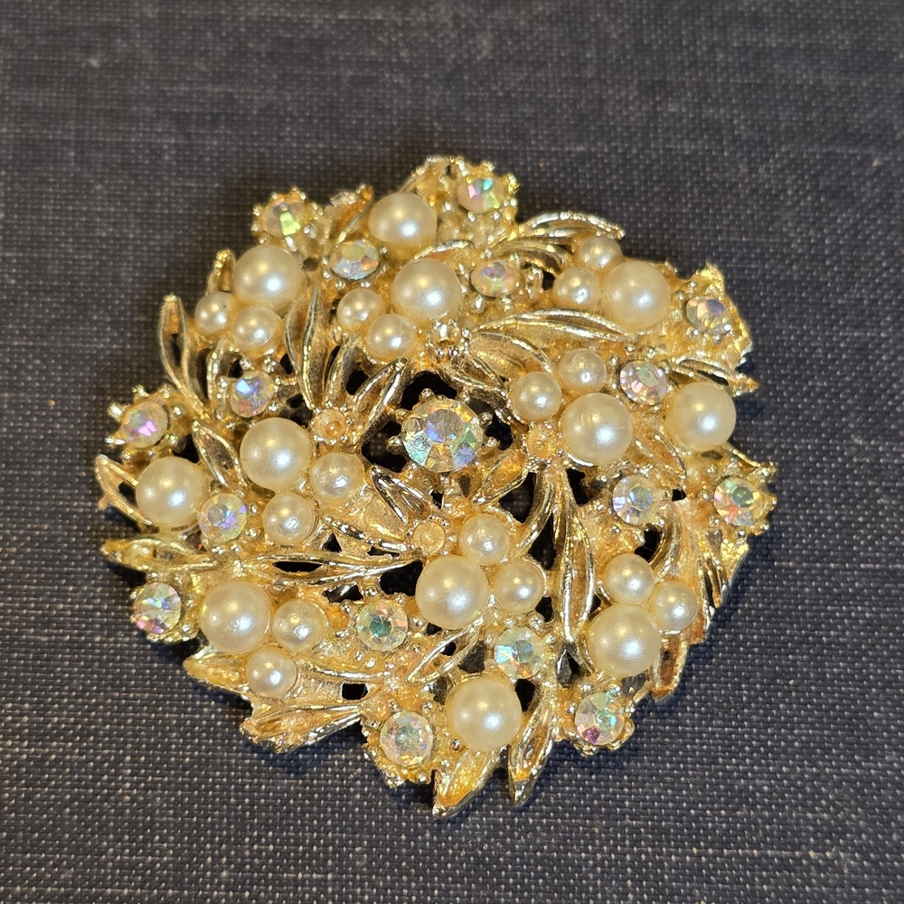 Gold Pearl and Crystal Floral Brooch - Women's Jewelry - Picture 11 of 11